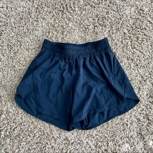 lululemon track that mid rise 5” shorts navy
